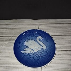 Royal Copenhagen Denmark 1976 Mother's Day B&G Porcelain Collector's Plate 9376